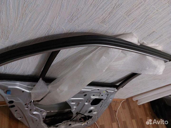 Дверь задняя левая Lancer ix серебристая