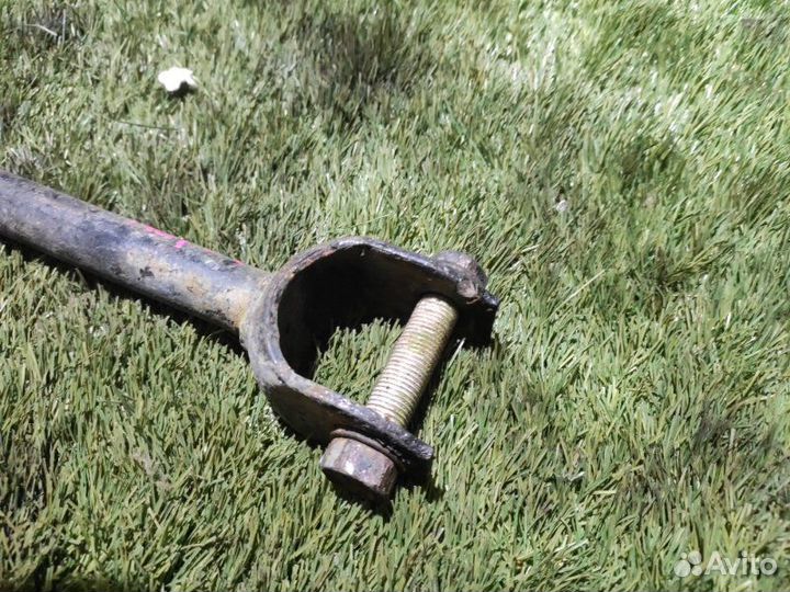 Тяга продольная задняя левая Toyota Mark 2