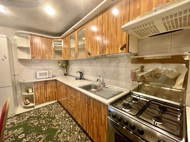 2-к. квартира, 80 м², 1/2 эт.