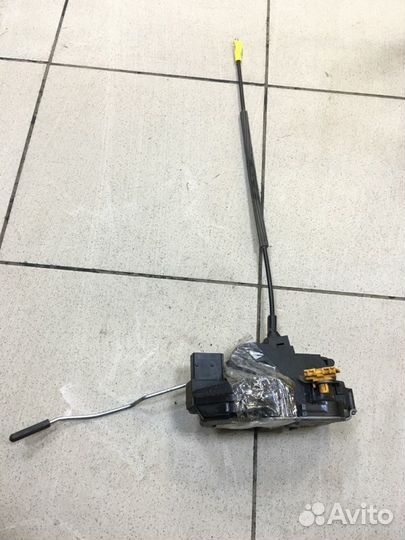 Замок дверной задний правый Opel Astra J