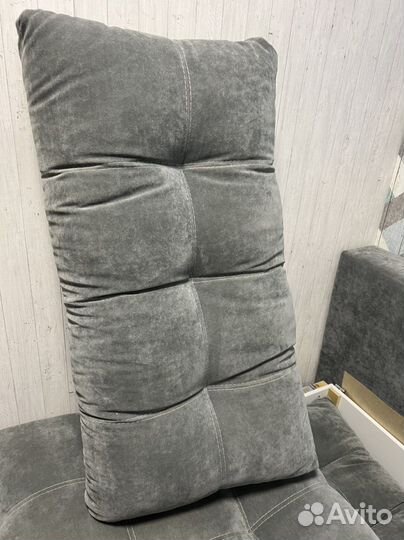 Подушки для дивана -одна шт