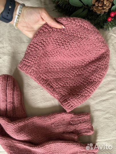 Шапка вязаная и митенки шерсть ручная работа