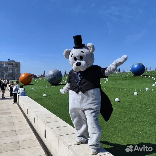 Белый мишка, поздравление, ростовые куклы