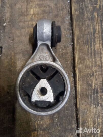 Рено Сценик 2-правая верхняя опора двс