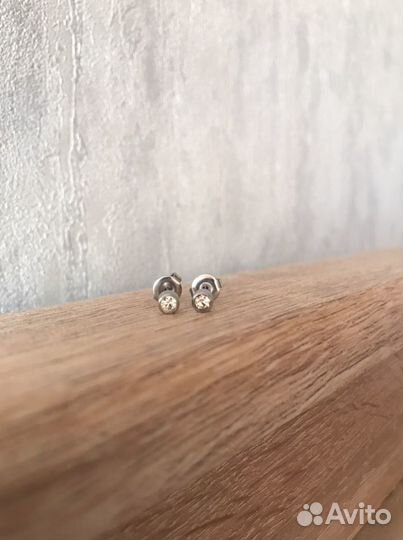 Серьги-гвоздики