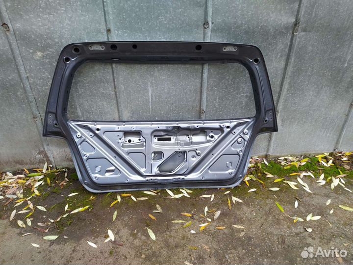 Крышка багажника дверь Toyota Highlander