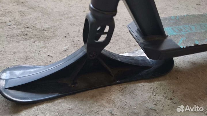 Зимний трюковой самокат blizzard