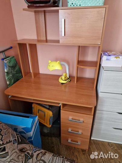 Детский письменный стол