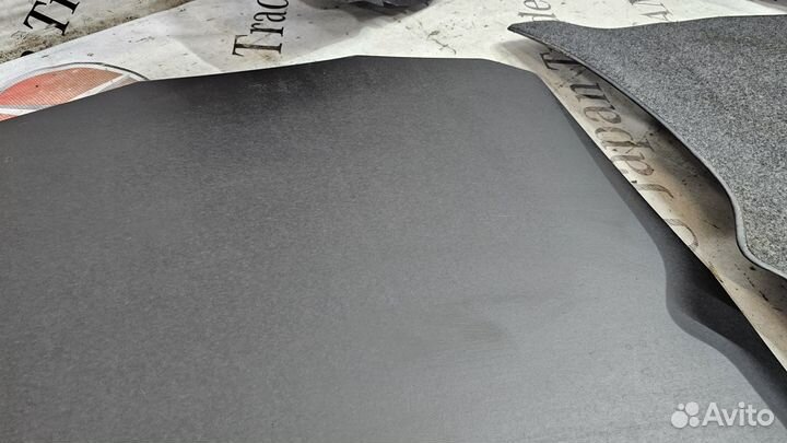 Обшивка багажника на Mercedes-Benz W123