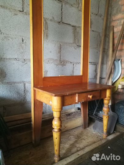 Старинная рама для зеркала со столиком