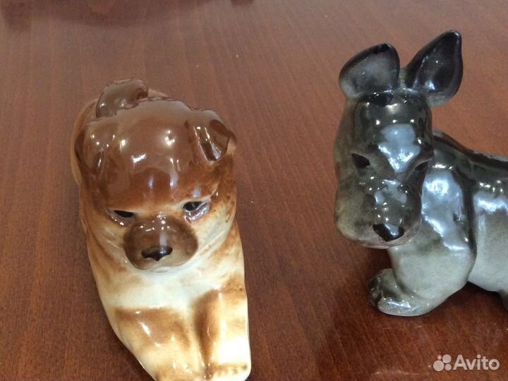 Фарфоровые статуэтки собаки