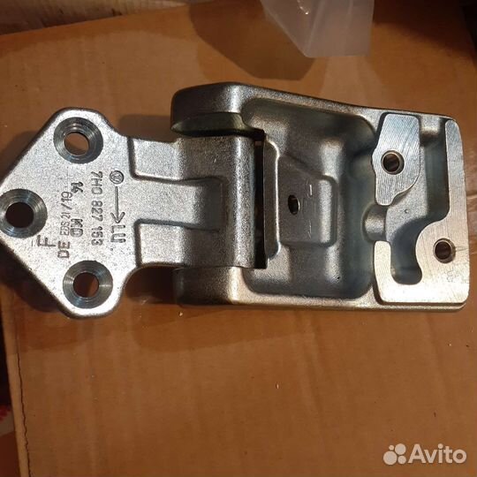 Петля двери volkswagen T5,T6