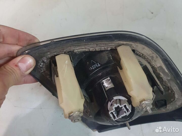 Фонарь задний левый внутренний мазда 3 bk хетчбек