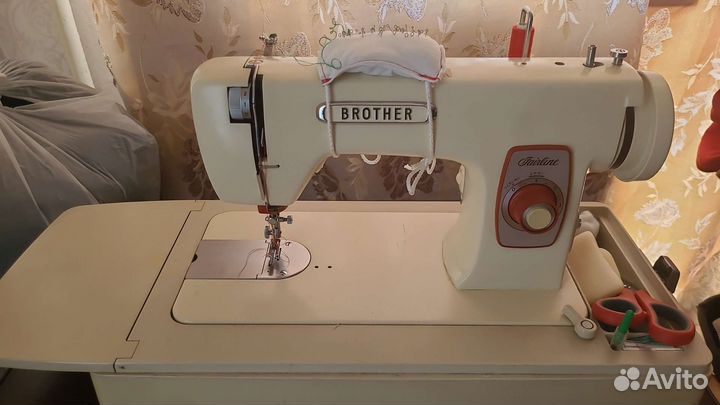Швейная машинка brother