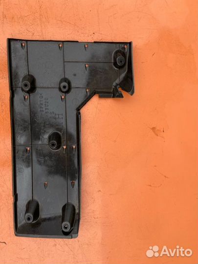 Защита днища кузова передняя правая Lexus Ls