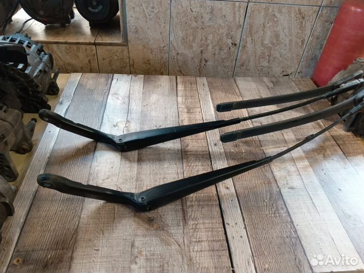 Поводки дворников Volkswagen Crafter 2.0л 2011