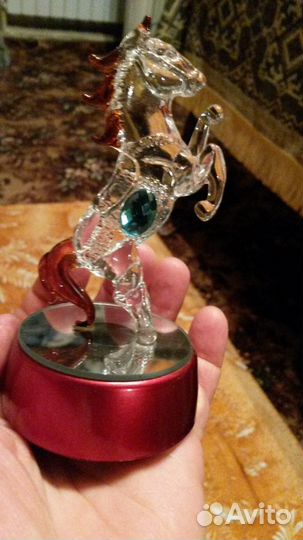 3Сувенра:домик сголовой коня,лошад стекл, овечка