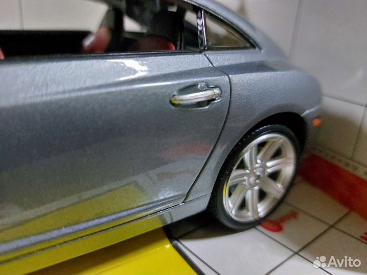 Коллекционная модель Chrysler Crossfire 1:18