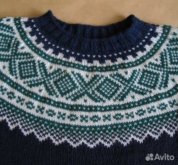 Вязаный шерстяной свитер для ребенка 
