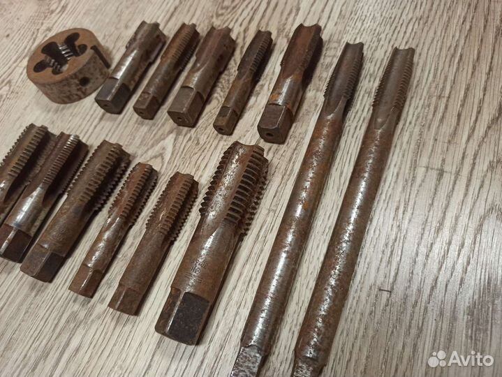 Метчики и плашка СССР 13 штук