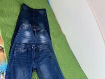 Пакетом джинсы на мальчика 134-140