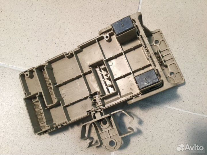 Блок предохранителей салонный Subaru Legacy B13