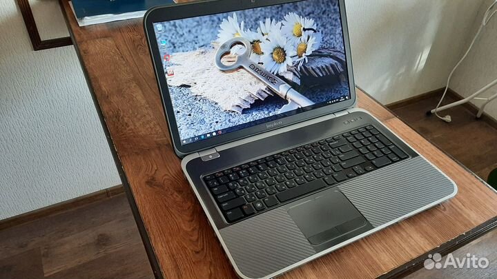 Мощный 17-дюймовый dell n5720 #1027