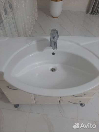 Раковина с тумбой