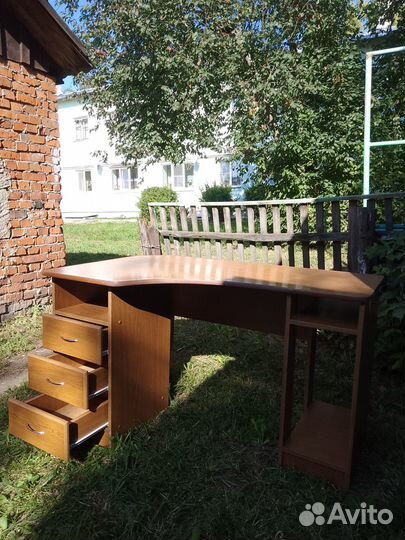 Продам компьютерный стол