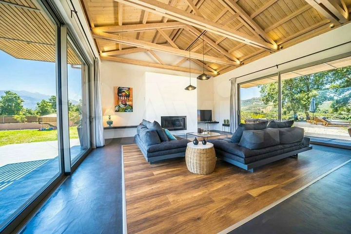 Дом 200 м² на участке 12 сот.