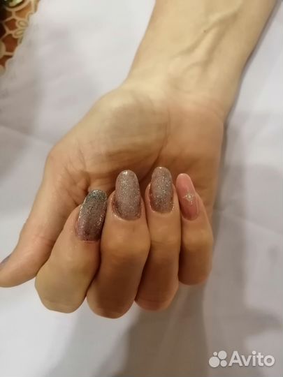 Модель на маникюр