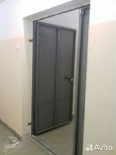 Тамбурная дверь