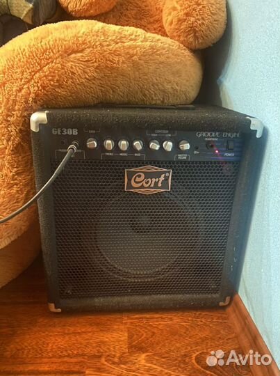 Комбоусилитель cort для баса