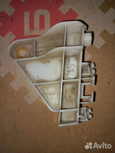 Крепления заднего бампера на Тойота королла 180