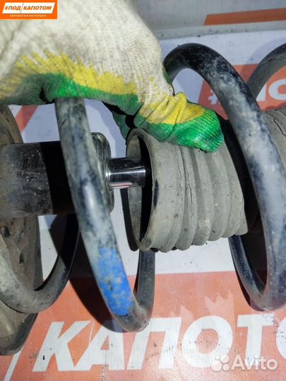 Стойка амортизатора передняя правая Toyota Corolla