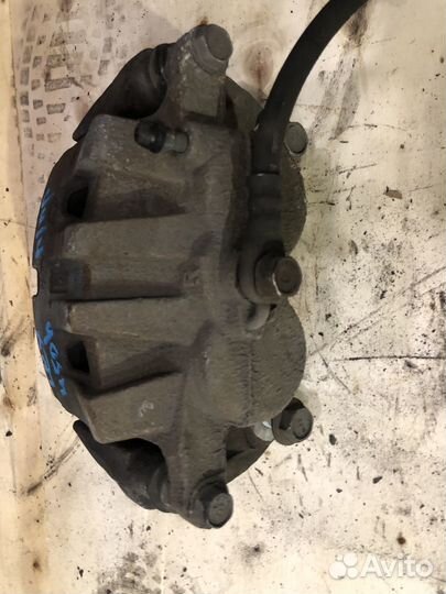 Суппорт тормозной передний правый Lexus RX450h