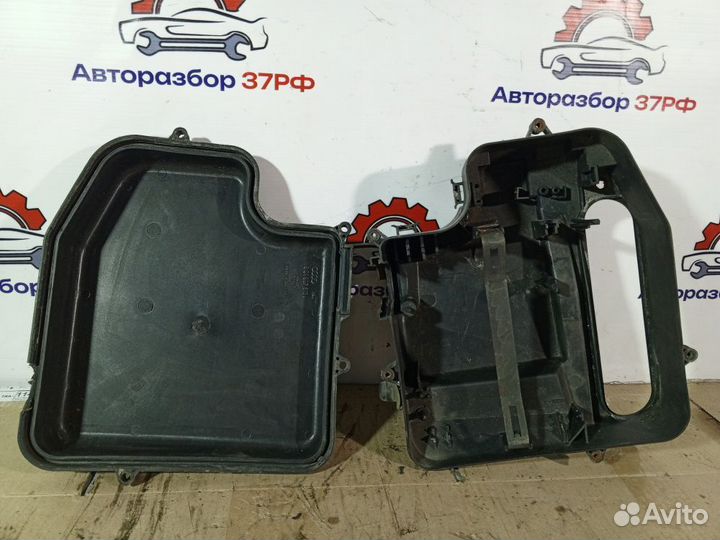 Крышка блока предохранителей Volkswagen Passat