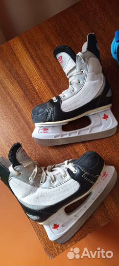 Коньки хоккейные