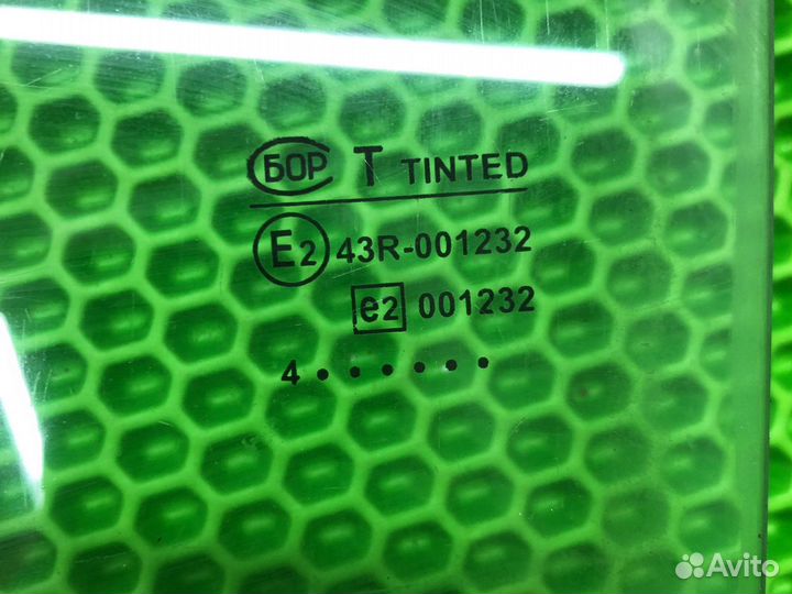 Переднее левое стекло priora 2110