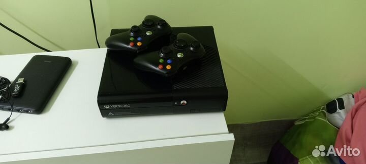 Xbox 360 с 2 джойстиками