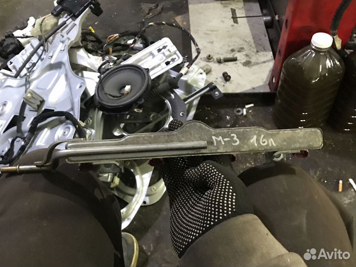 Топливная рампа с форсунками Мазда bk 1.6