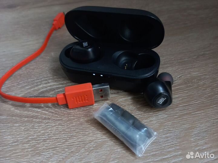 Беспроводные наушники JBL C100TWS