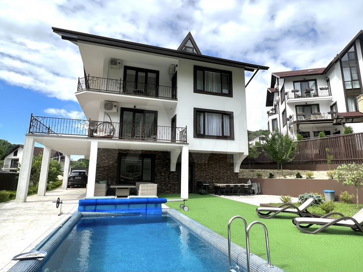 Дом 420 м² на участке 10,1 сот.