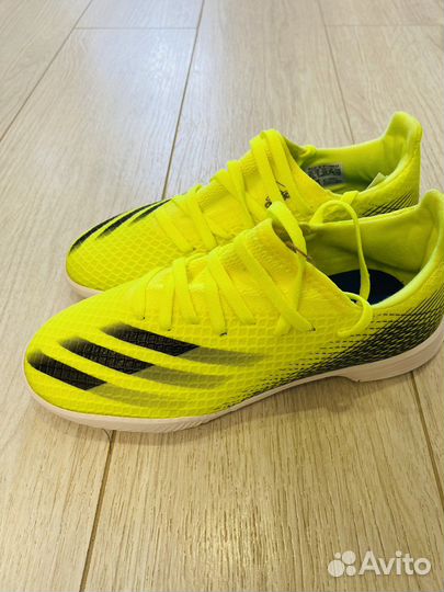 Футбольные бутсы adidas