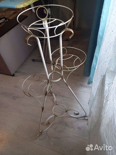 Подставка для цветов напольная металлическая