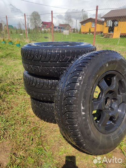 Колеса Bridgestone 245/70 R16 на дисках зима,шип