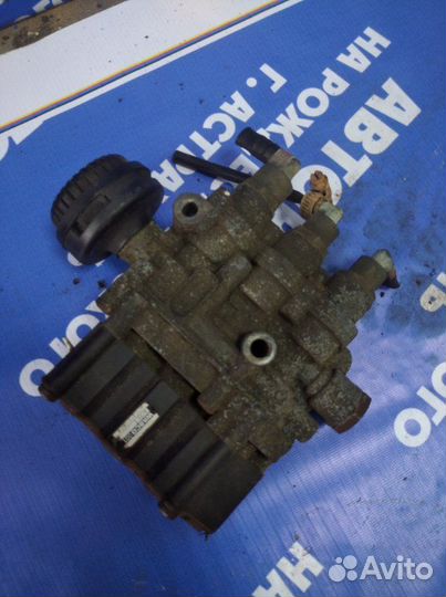 Кран уровня пола. Renault Premium грузовой тягач