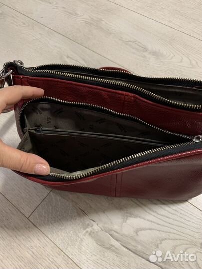 Продам кожанную сумку.Состояние новой