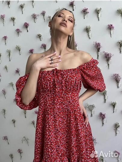 Нарядное женское платье