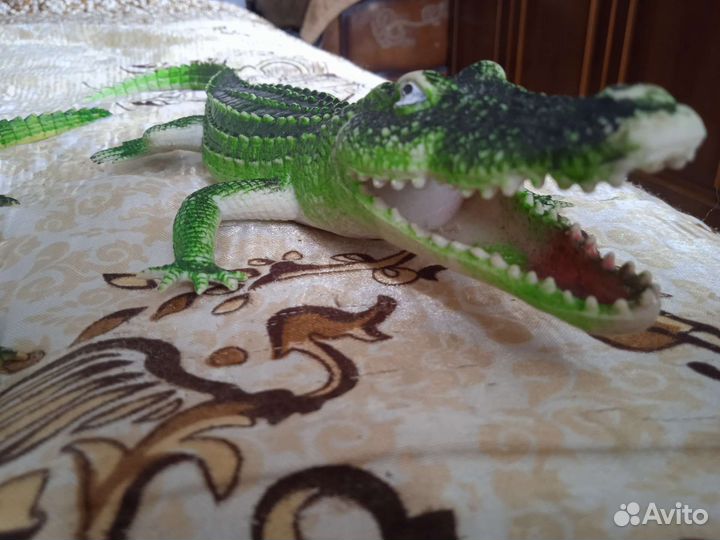 Игрушечные крокодилы
